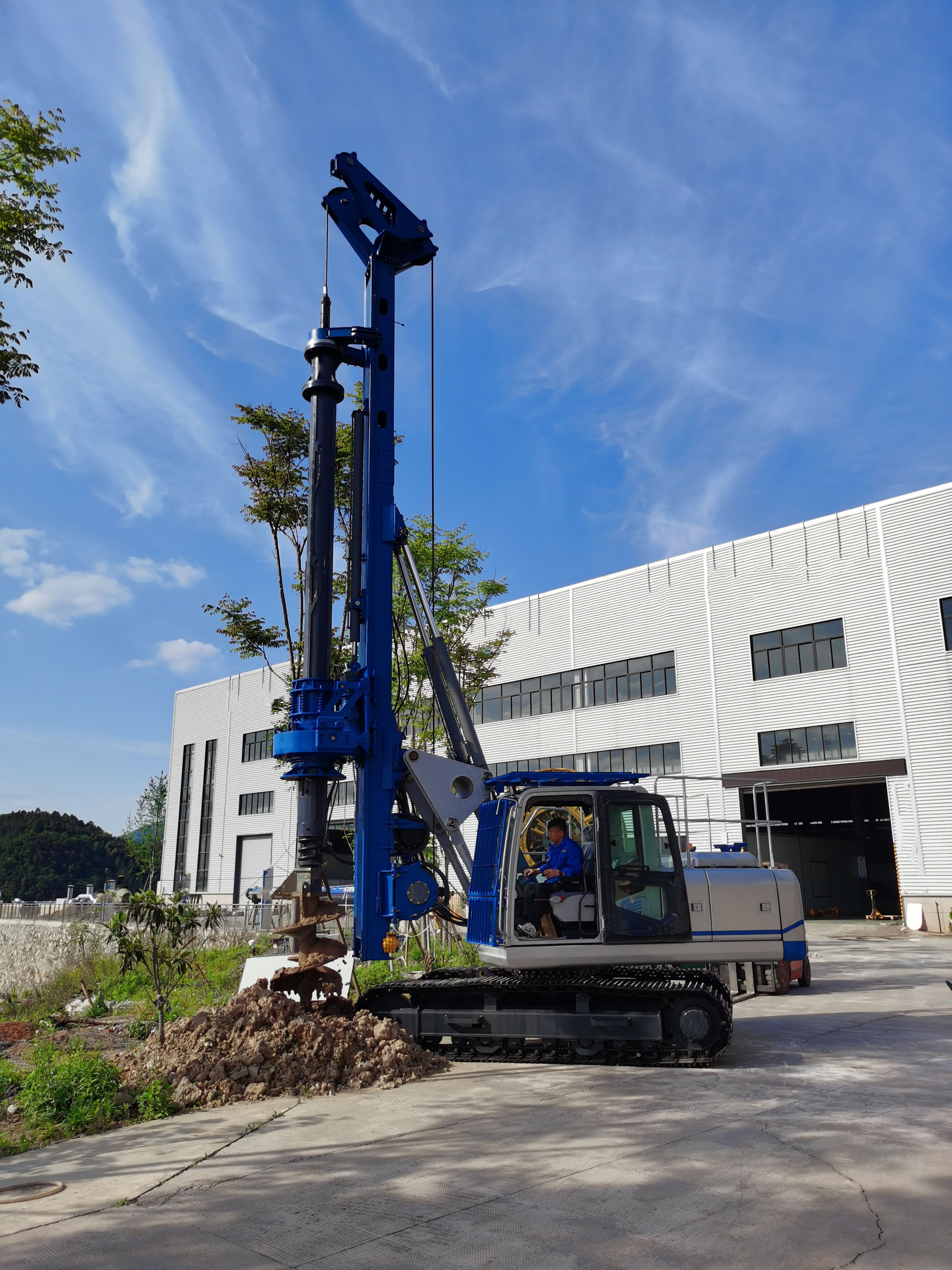 CESCO Equipment hire rig on site